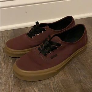 Vans: Maroon/gum authentic